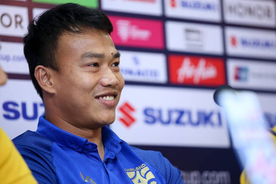 Thủ thành Chatchai trong buổi họp báo Thái Lam vs Malaysia, Bán kết AFF Cup 2018
